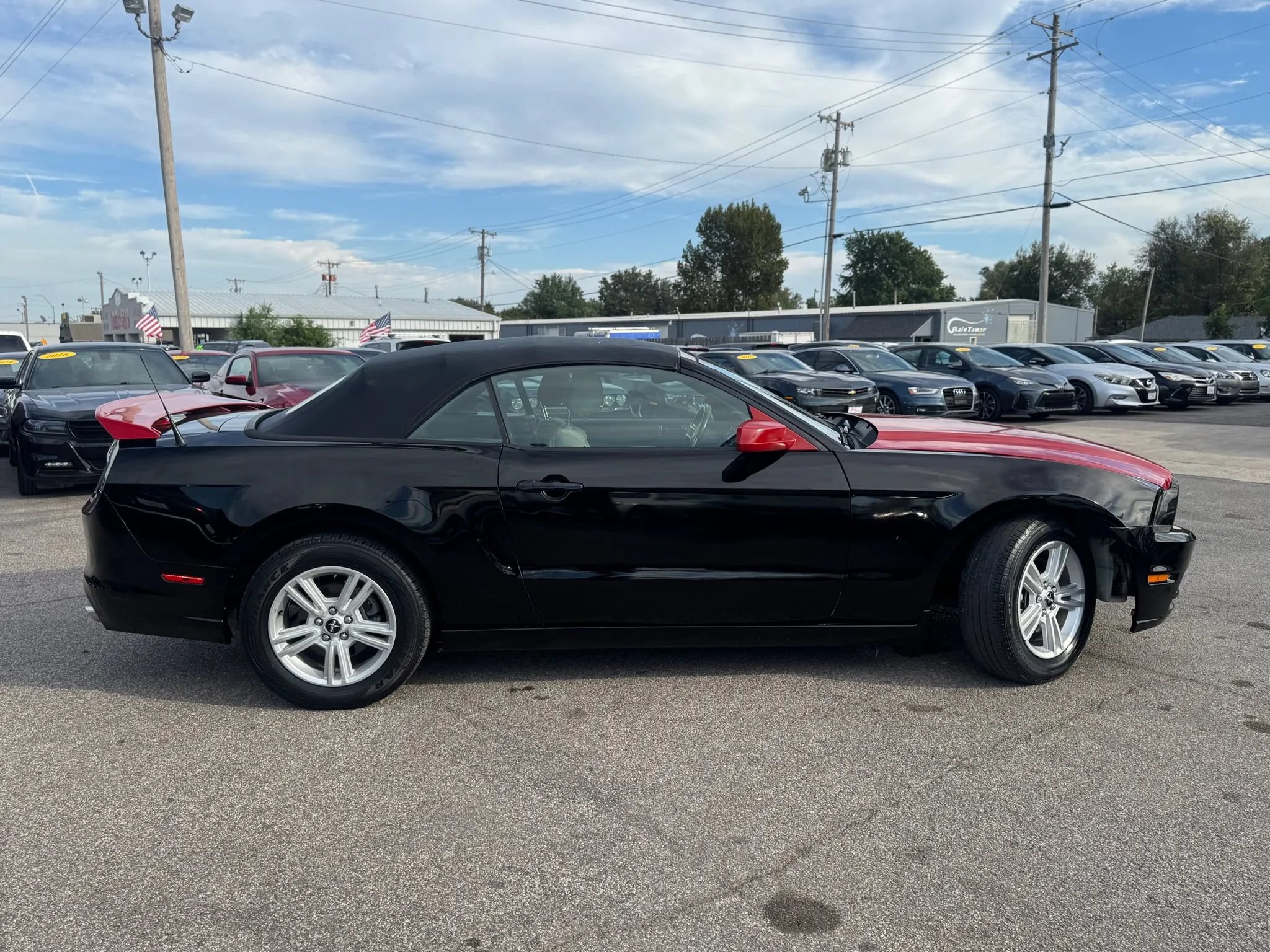 Used 2014 Ford Mustang Convertible RWD image 2