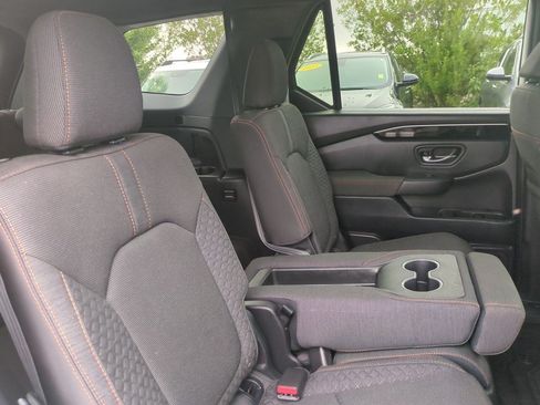 Used 2025 Honda Pilot Sport image 38