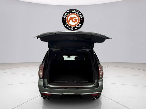 Used 2023 Chevrolet Suburban Premier image 31