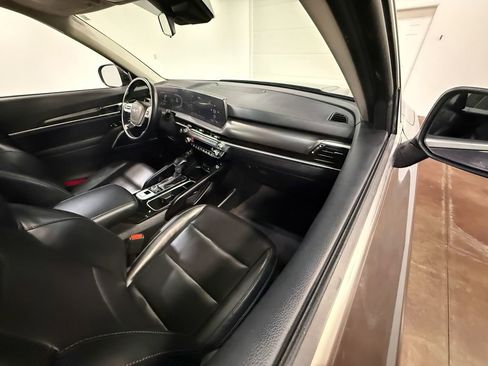 Used 2025 Kia Telluride S AWD/4WD image 59