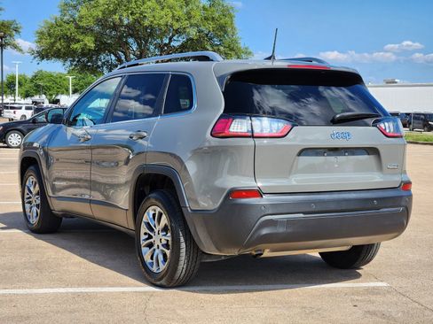Used 2021 Jeep Cherokee Latitude Plus FWD image 4