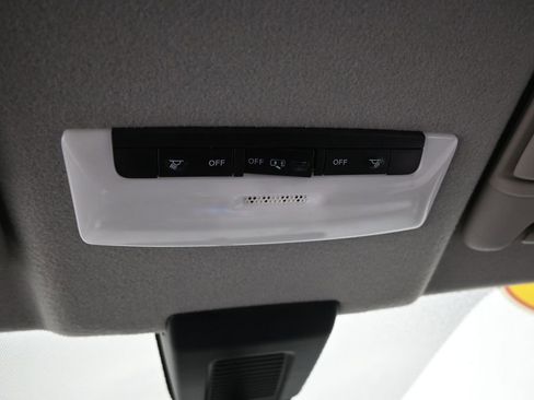 Used 2020 Nissan Kicks S image 33