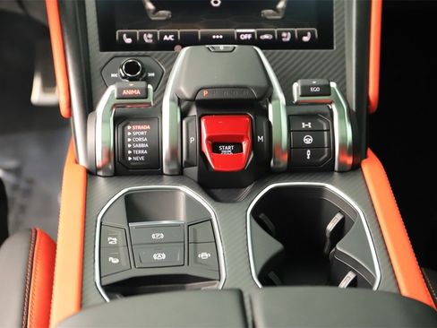 Used 2022 Lamborghini Urus image 21