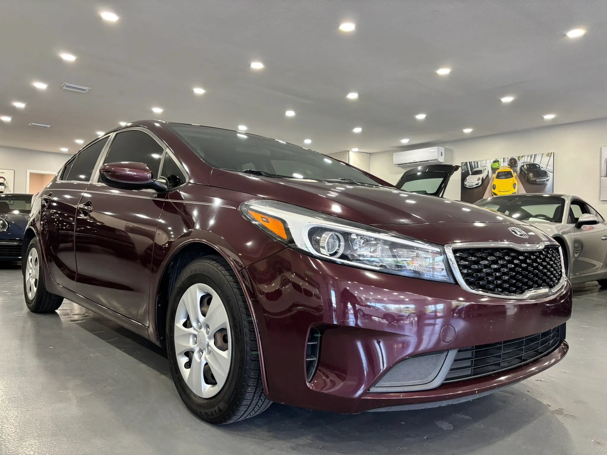 Used 2017 Kia Forte LX FWD image 1