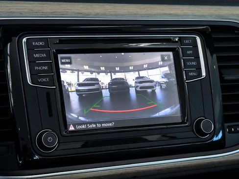 Used 2018 Volkswagen Beetle 2.0T image 44