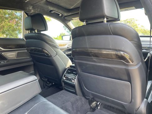 Used 2016 BMW 750i image 29