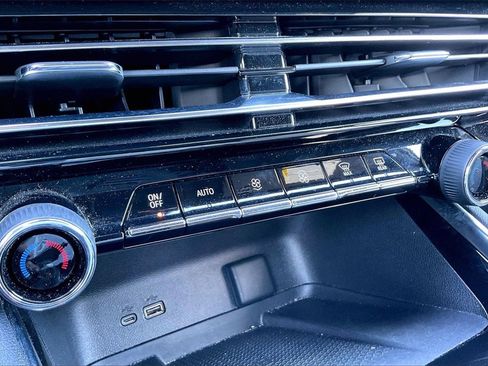 Certified 2025 Chevrolet Traverse LT image 25