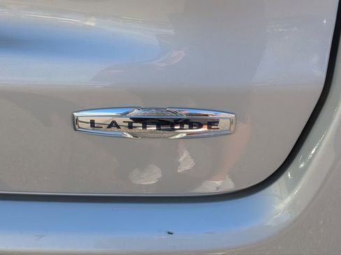 Used 2024 Jeep Compass Latitude image 12