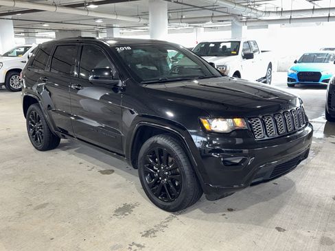 Used 2018 Jeep Grand Cherokee Altitude RWD image 2