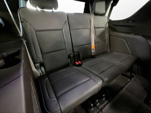 Used 2023 GMC Yukon Denali w/ Advanced Technology Package image 28