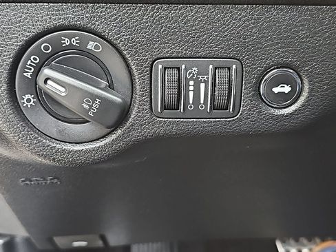 Used 2021 Chevrolet Traverse LT AWD/4WD image 23