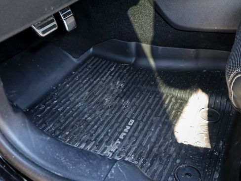 Used 2025 Ford Mustang Premium image 17