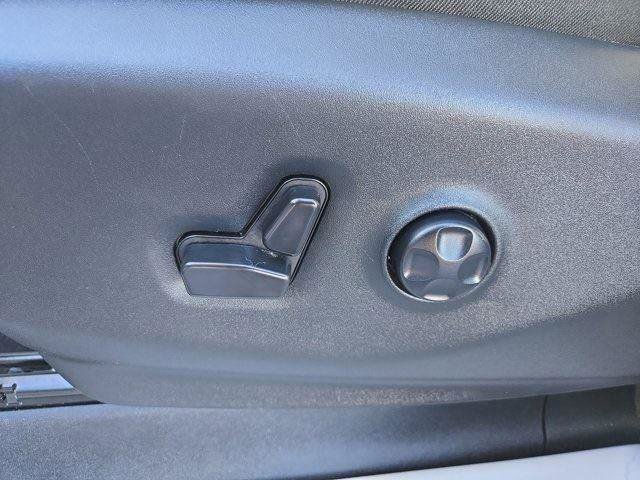 Used 2024 Chrysler Pacifica Touring-L FWD image 14