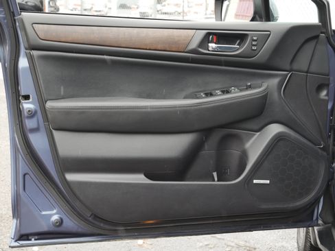 Used 2017 Subaru Outback 3.6R Limited image 34