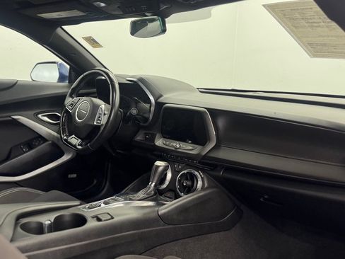 Used 2020 Chevrolet Camaro LT w/ Technology Package RWD image 17