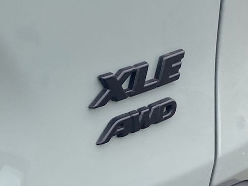 Used 2020 Toyota RAV4 XLE w/ Convenience Package AWD/4WD image 5