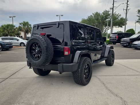 Used 2018 Jeep Wrangler Unlimited Sahara AWD/4WD image 7