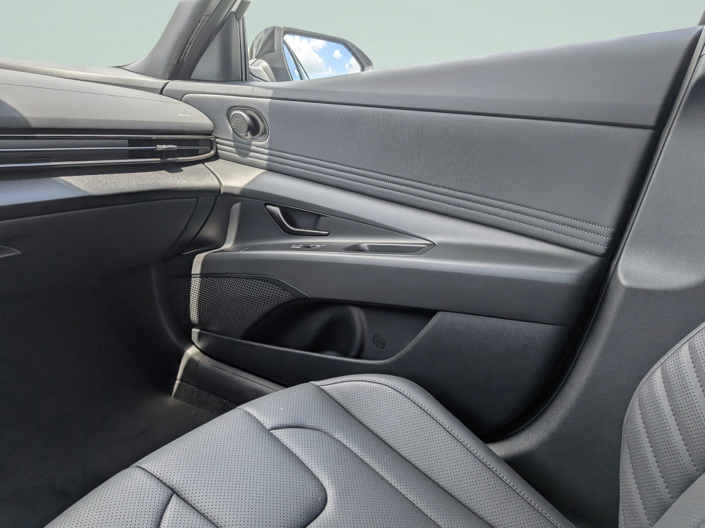 New 2026 Hyundai Elantra SEL Sport FWD image 17
