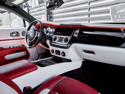 Used 2020 Rolls-Royce Wraith RWD image 35