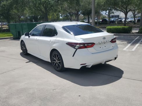 Used 2023 Toyota Camry SE FWD image 5