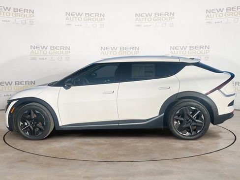 New 2025 Kia EV6 Light w/ Light LR Technology Package RWD image 2