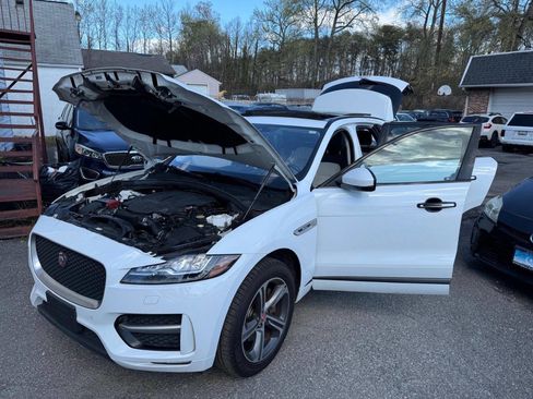 Used 2017 Jaguar F-PACE R-Sport image 5