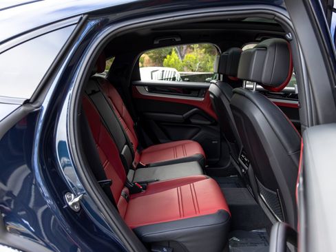 Certified 2025 Porsche Cayenne Coupe AWD/4WD image 52