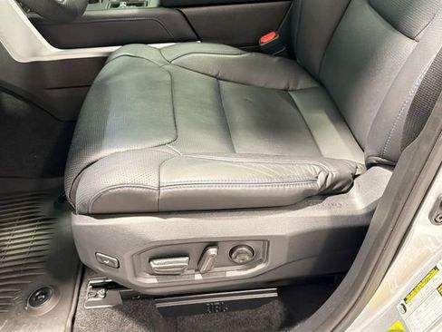 Certified 2025 Toyota Tundra Platinum AWD/4WD image 17