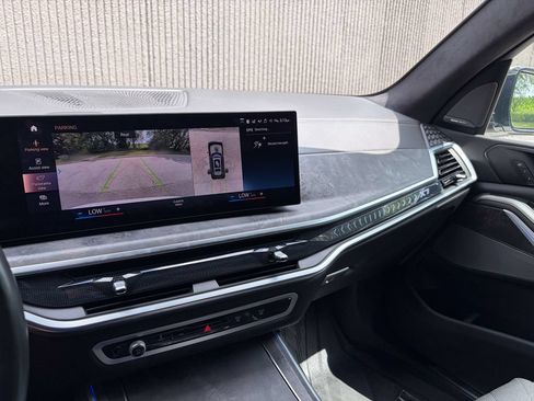 Used 2023 BMW X7 xDrive40i w/ M Sport Package AWD/4WD image 48