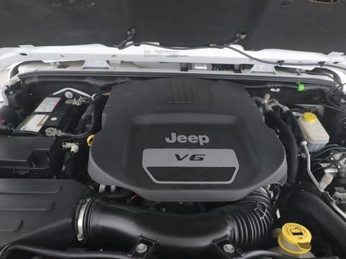 Used 2017 Jeep Wrangler Unlimited Rubicon image 15