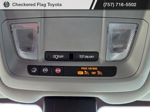 Used 2020 Chevrolet Equinox LT FWD image 24