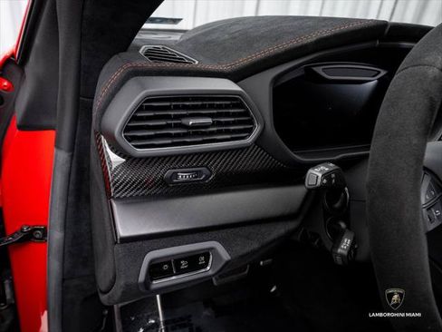 Used 2023 Lamborghini Urus Performante AWD/4WD image 32