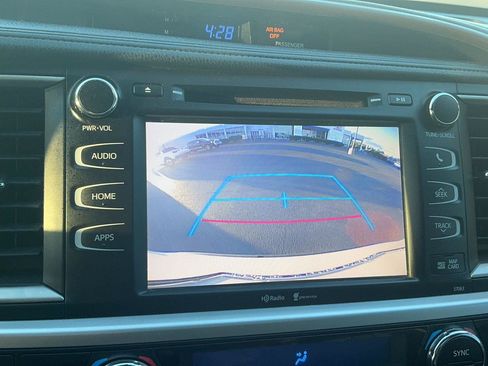 Used 2015 Toyota Highlander XLE AWD/4WD image 18