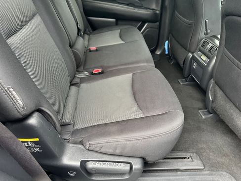 Used 2018 Nissan Pathfinder S AWD/4WD image 18