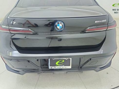 Used 2025 BMW i7 eDrive50 w/ M Sport Package RWD image 11