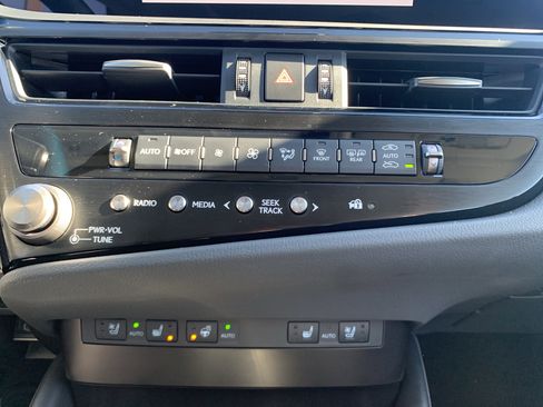 Certified 2025 Lexus ES 350 w/ Premium Package image 29