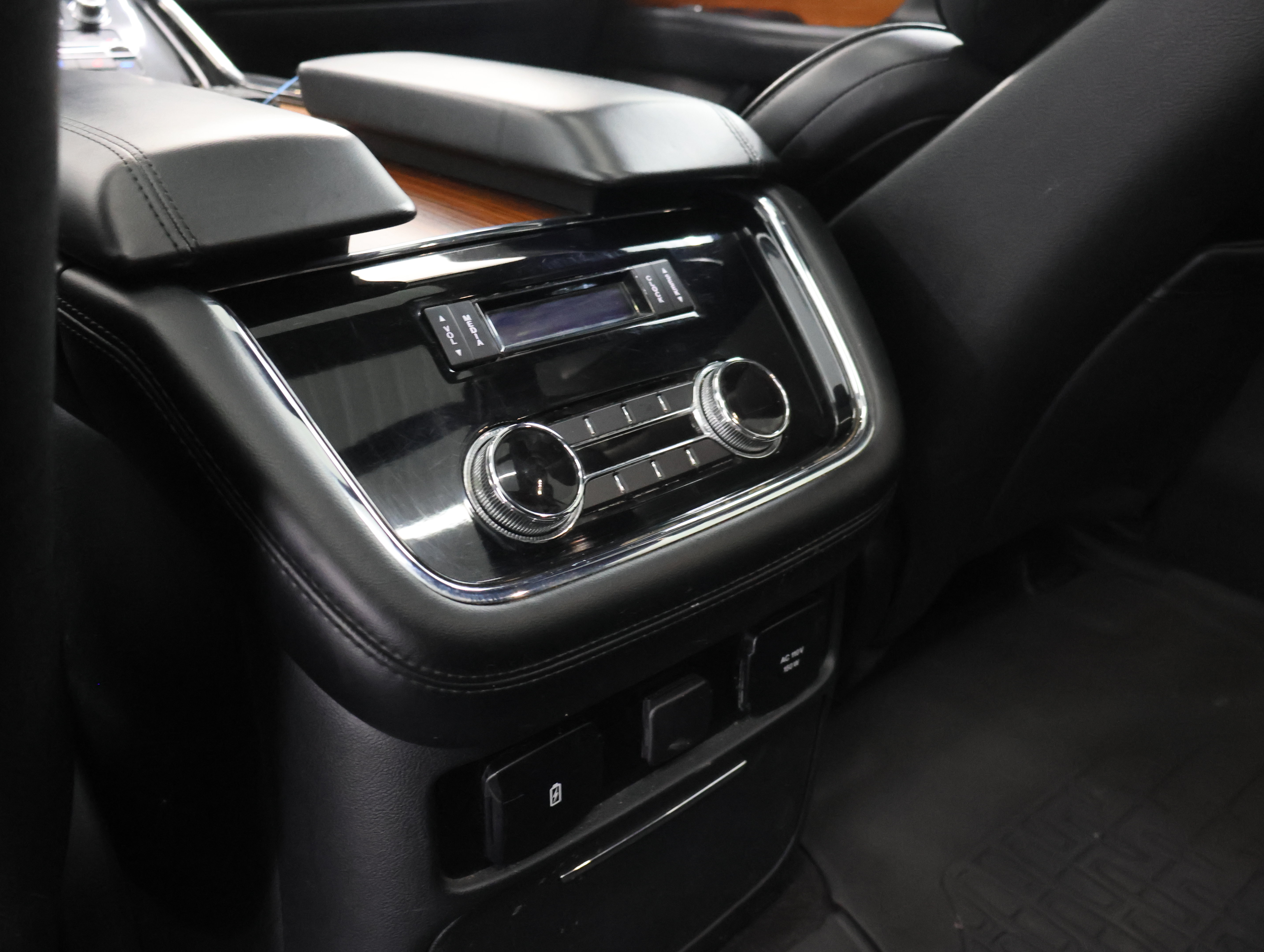 Used 2019 Lincoln Navigator Reserve w/ Cargo Package AWD/4WD image 40