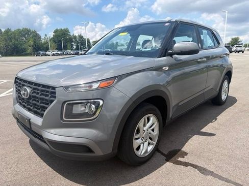 Used 2021 Hyundai Venue SE FWD image 2