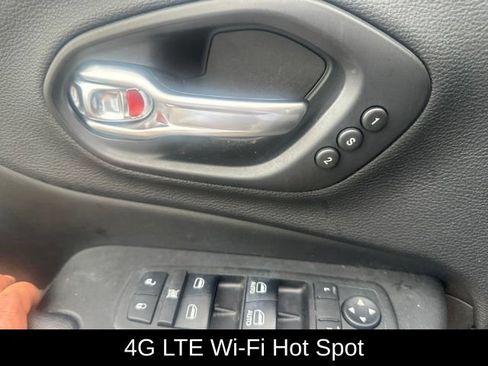 Used 2019 Jeep Cherokee Limited AWD/4WD image 23