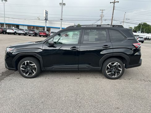 Used 2025 Subaru Forester Premium AWD/4WD image 8