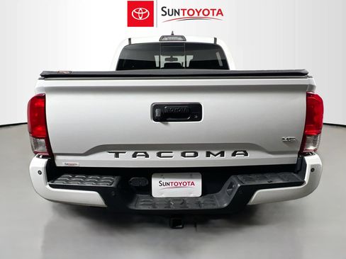 Used 2017 Toyota Tacoma TRD Sport image 5