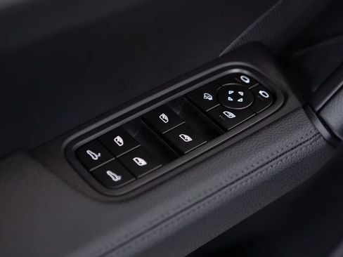 Certified 2026 Porsche Cayenne S AWD/4WD image 25