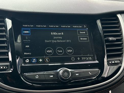 Used 2019 Chevrolet Trax LT w/ LT Convenience Package FWD image 16