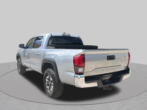 Used 2018 Toyota Tacoma TRD Off-Road AWD/4WD image 7