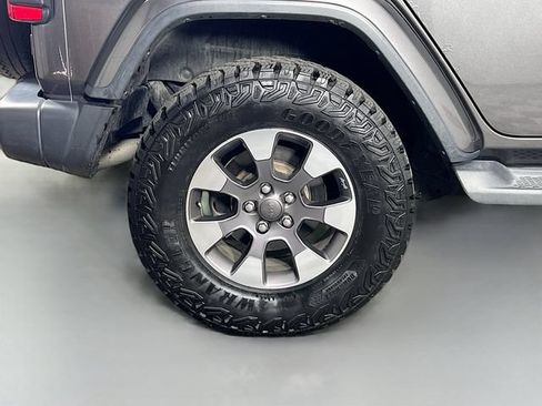 Used 2019 Jeep Wrangler Unlimited Sahara w/ Dual Top Group AWD/4WD image 36