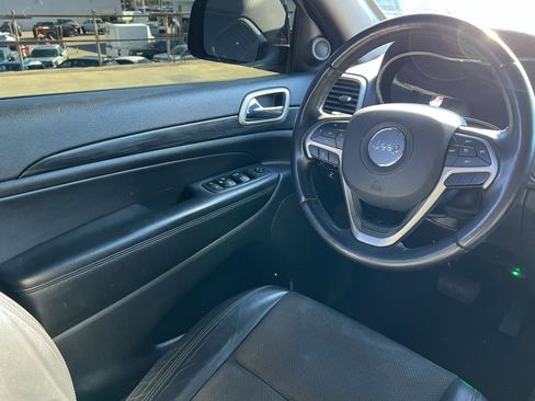 Used 2021 Jeep Grand Cherokee Laredo X image 11