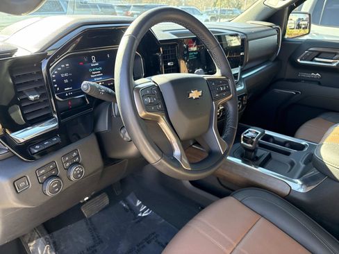 Used 2023 Chevrolet Silverado 1500 High Country w/ Technology Package image 18