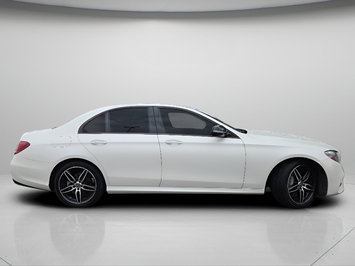 Used 2019 Mercedes-Benz E 300 4MATIC image 28