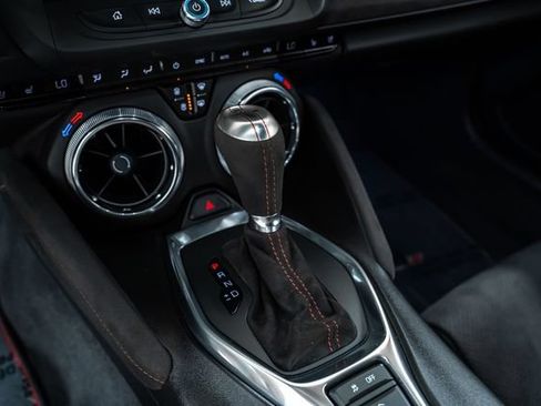 Used 2018 Chevrolet Camaro ZL1 RWD image 27