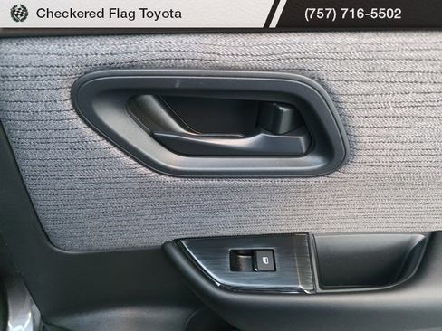 Used 2023 Nissan Rogue S image 45